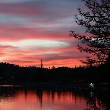 Eagles Nest At Bass Lake Near Yosemite With Boat Dock